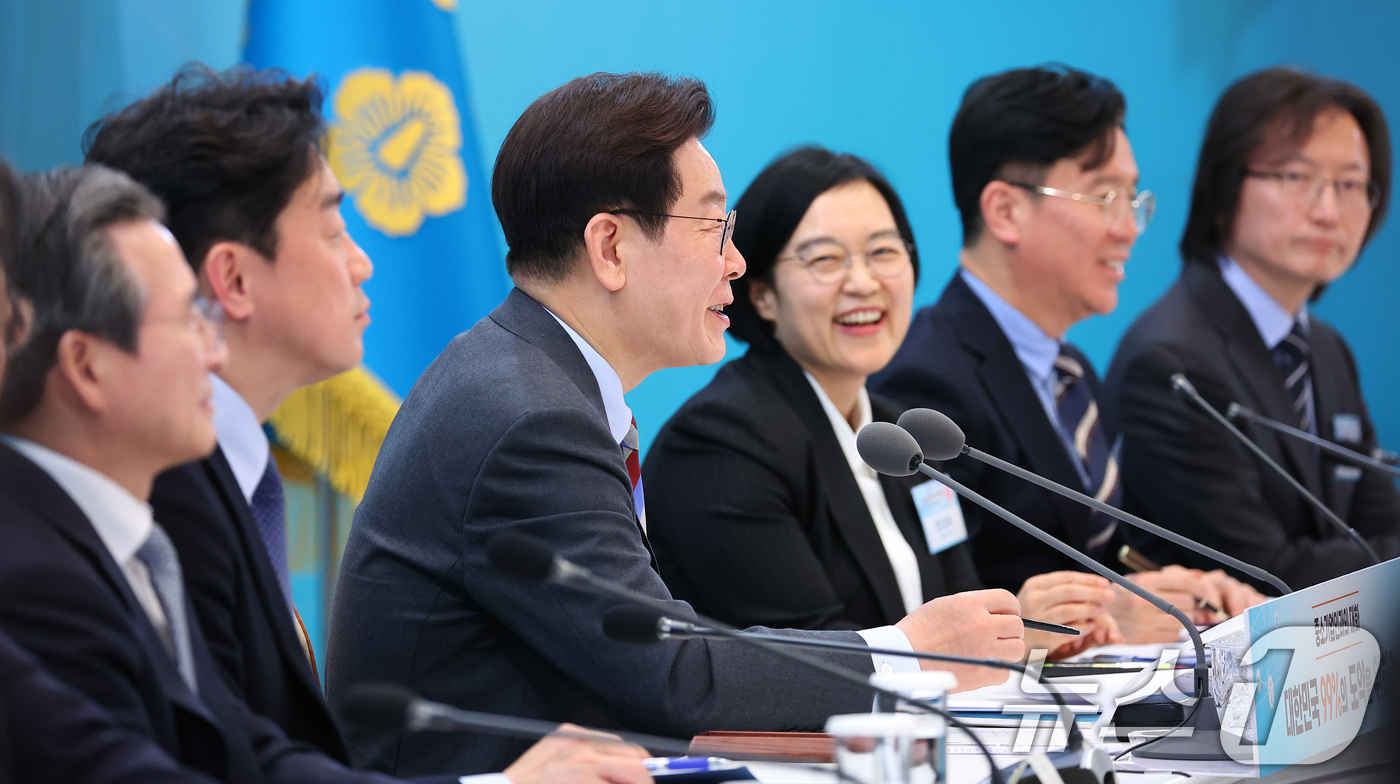 (서울=뉴스1) 허경 기자 = 이재명 대통령이 20일 청와대에서 열린 중소기업인과의 대화에서 발언하고 있다. 2026.3.20/뉴스1