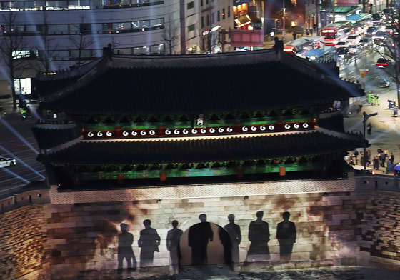 숭례문 외벽에 펼쳐지는 BTS 미디어 파사드