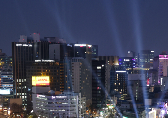 보랏빛으로 물든 서울 도심