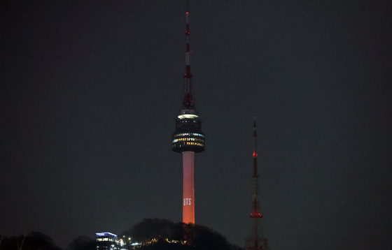 붉은 아리랑으로 물든 남산타워