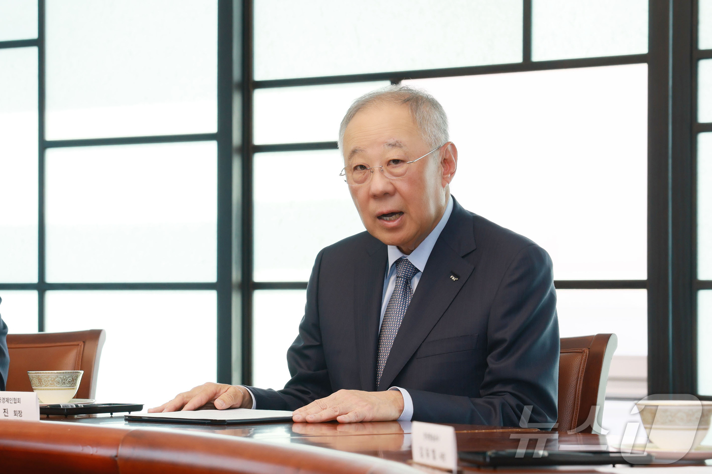 (서울=뉴스1) 김진환 기자 = 류진 한국경제인협회 회장이 20일 FKI타워에서 열린 '청년애 유스 브릿지(‘청년愛 YOUTH BRIDGE’)' 업무협약식에 참석해 인사말을 하고 …