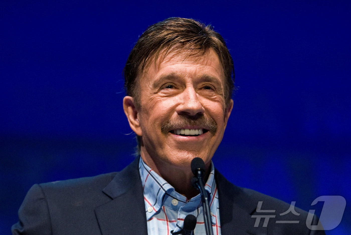 (로이터=뉴스1) 류정민 특파원 = 미국 액션배우 척 노리스(Chuck Norris)가 별세했다고 그의 가족이 20일(현지시간) 밝혔다. 향년 86세. 사진은 2010년 5월 노스 …