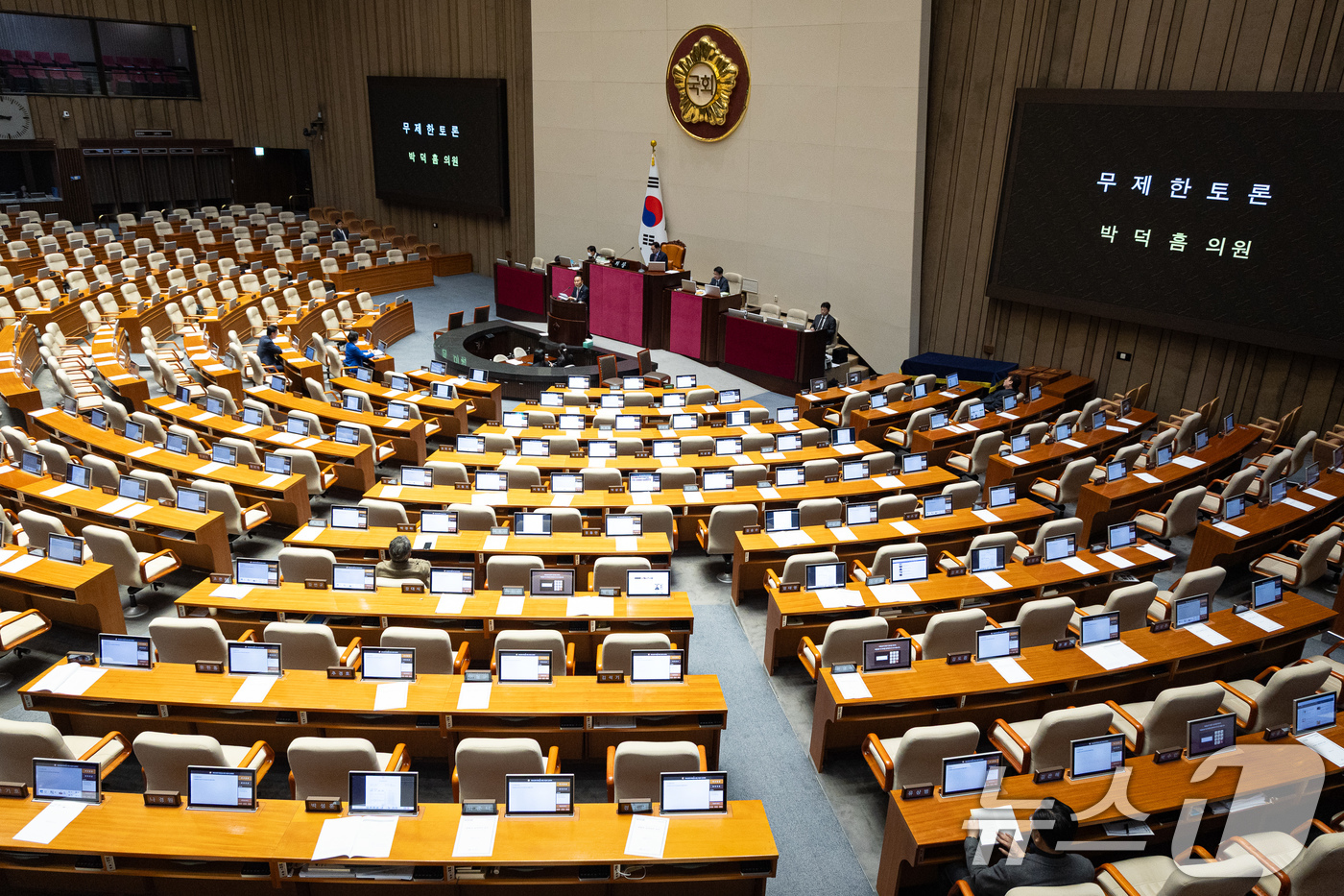 (서울=뉴스1) 유승관 기자 = 박덕흠 국민의힘 의원이 21일 서울 여의도 국회에서 열린 제433회 국회(임시회) 제2차 본회의에서 중대범죄수사청 조직 및 운영에 관한 법률안(대안 …