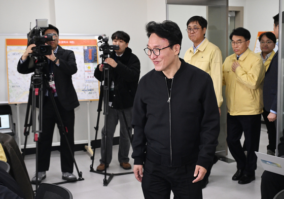 BTS 컴백 공연 통합현장본부 찾은 김민석 총리