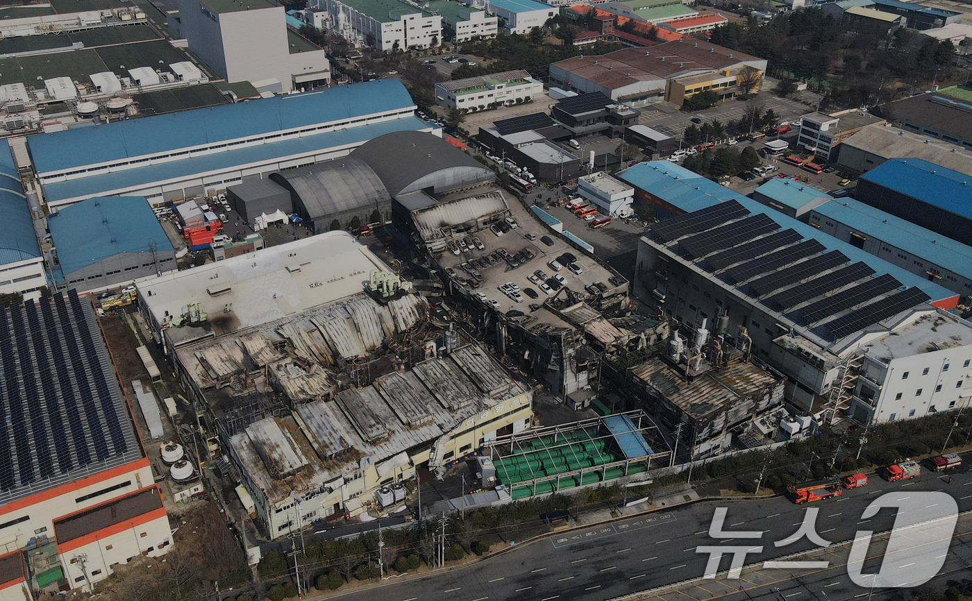 (대전=뉴스1) 김기태 기자 = 21일 대형 화재로 인명피해가 발생한 대전 대덕구 자동차 부품 제조 공장이 처참한 모습을 보이고 있다. 2026.3.21/뉴스1