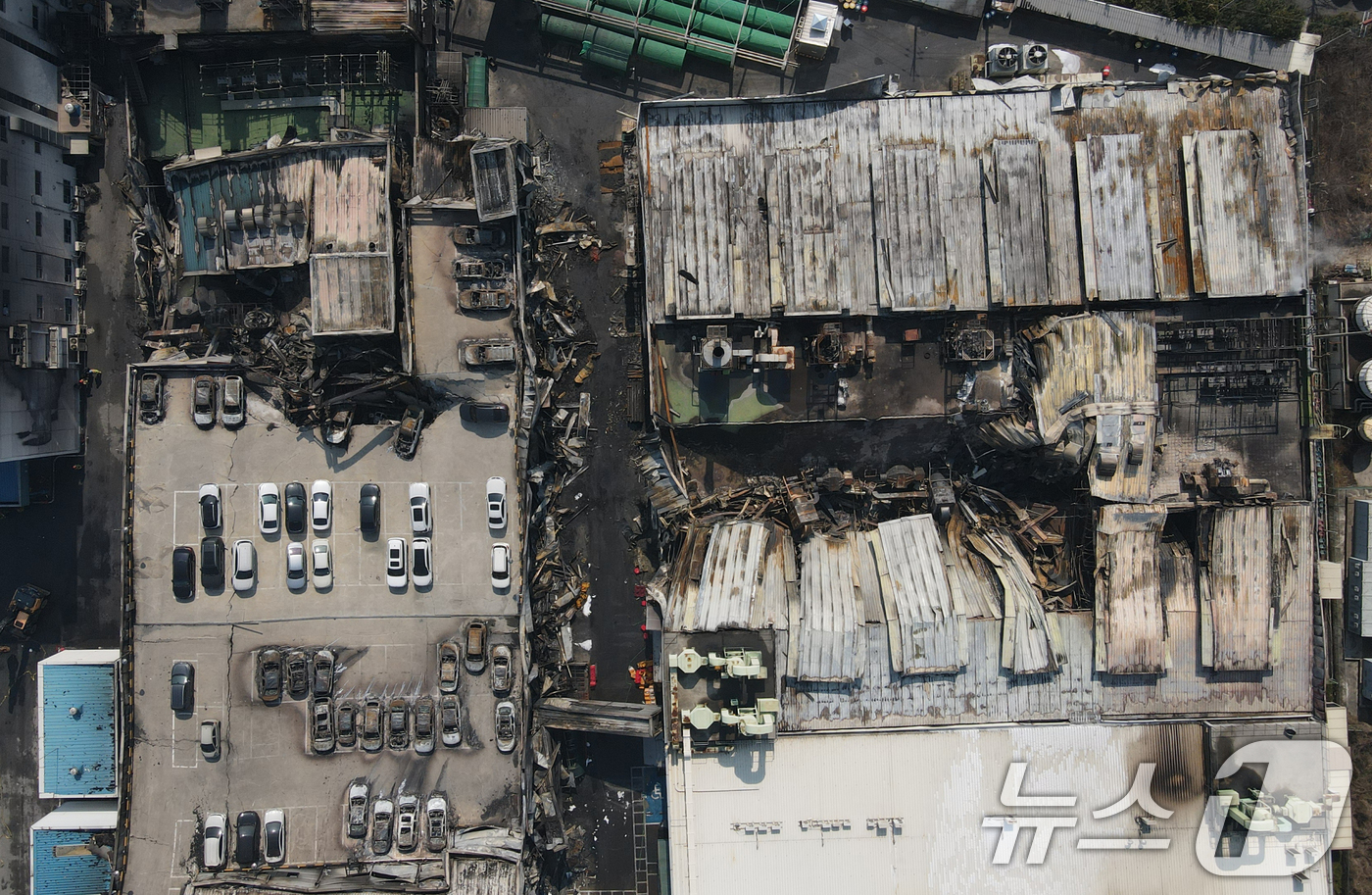 (대전=뉴스1) 김기태 기자 = 21일 대형 화재로 인명피해가 발생한 대전 대덕구 자동차 부품 제조 공장이 처참한 모습을 보이고 있다. 2026.3.21/뉴스1