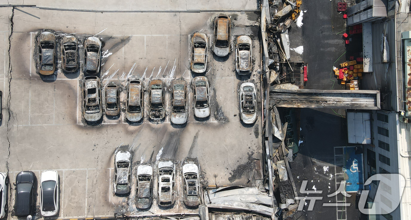 (대전=뉴스1) 김기태 기자 = 21일 대형 화재로 인명피해가 발생한 대전 대덕구 자동차 부품 제조 공장이 처참한 모습을 보이고 있다. 2026.3.21/뉴스1