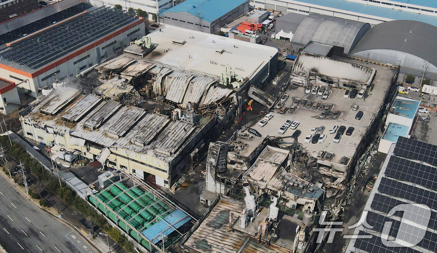 (대전=뉴스1) 김기태 기자 = 21일 대형 화재로 인명피해가 발생한 대전 대덕구 자동차 부품 제조 공장이 처참한 모습을 보이고 있다. 2026.3.21/뉴스1