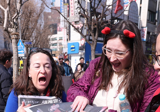 BTS 호외에 놀란 외국인들