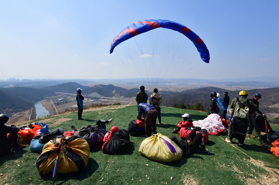[화보] "20㎝를 노려라"…포항서 열린 '패러글라이딩 정밀착륙' 대회