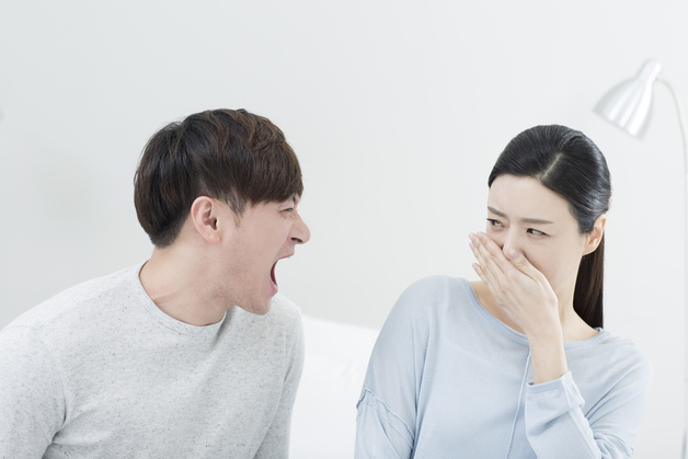 "잘생긴 완벽 남친, 입에선 악취" 20대 여성 고민…"성욕 뚝" 폭풍 공감