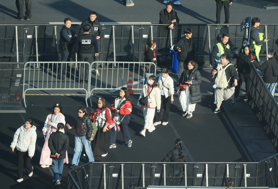 'BTS 컴백 공연 입장 시작'