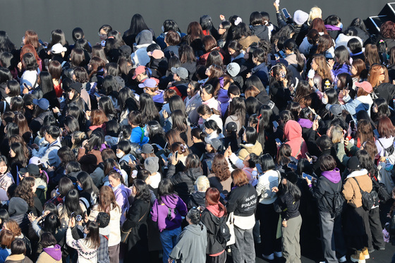 객석 채우는 아미들