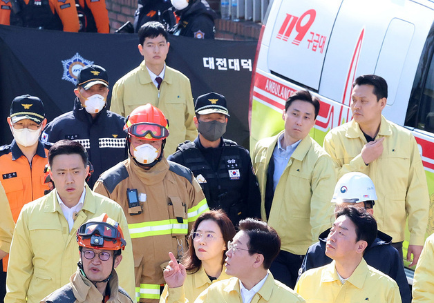 이재명 대통령, 대전 공장 화재 현장 방문