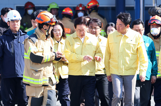 이재명 대통령, 대전 대형 화재 현장 점검