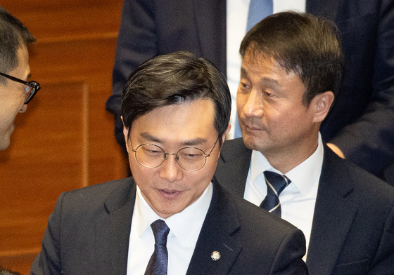 표결하는 장경태 의원