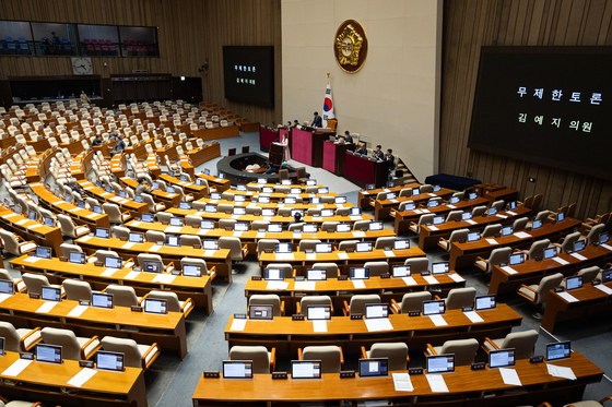 필리버스터 이어지는 국회