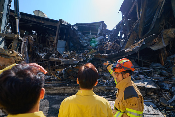 대전 화재현장 찾아 보고 청취하는 이재명 대통령
