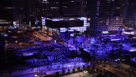 보랏빛 가득 채운 BTS 컴백 무대