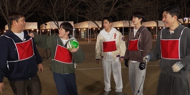 '1박2일' 김종민→유선호, 18년 만에 강호동 봄동비빔밥 먹방 도전