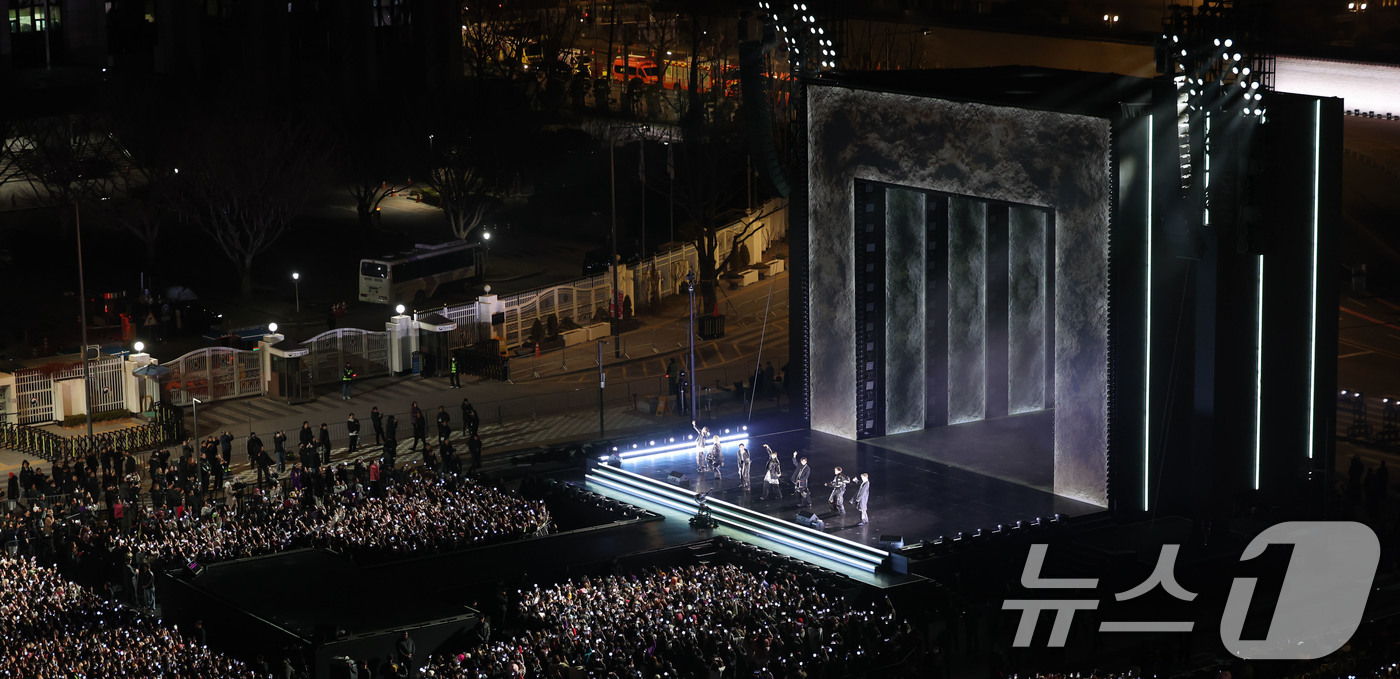 (서울=뉴스1) 박지혜 기자 = 방탄소년단(BTS)이 21일 서울 광화문광장에서 컴백 기념 공연인 'BTS 컴백 라이브: 아리랑'을 펼치고 있다. 2026.3.21/뉴스1