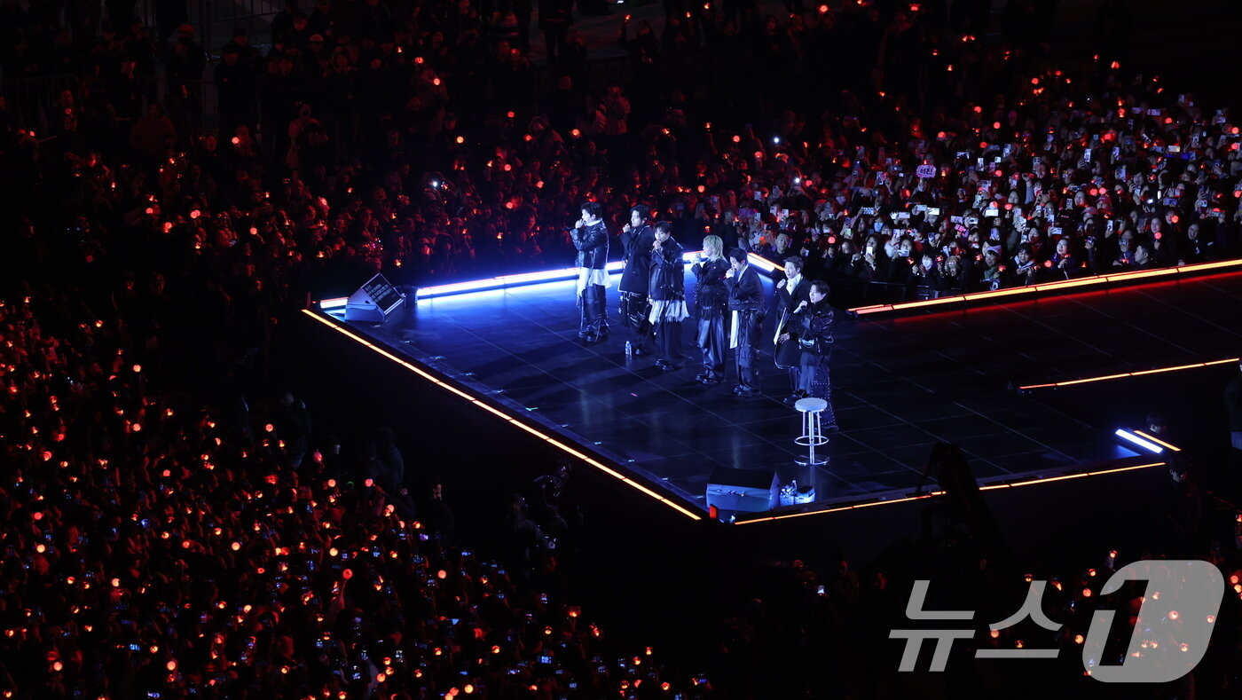 본문 이미지 - 방탄소년단(BTS)이 21일 서울 광화문광장에서 컴백 기념 공연인 'BTS 컴백 라이브: 아리랑' 공연을 펼치고 있다. 2026.3.21 ⓒ 뉴스1 박지혜 기자