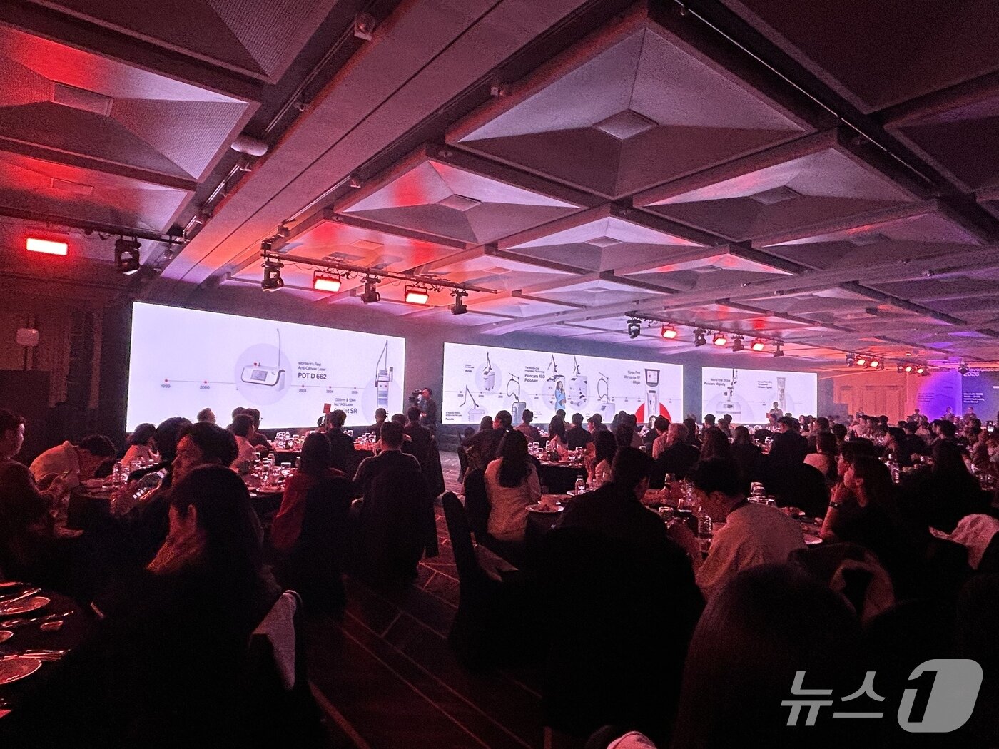 본문 이미지 - 21일 서울 강남구 코엑스에서 열린 원텍의 브랜드 행사 '웨이브 글로벌' 장내 모습. 2026.3.21 ⓒ 뉴스1 문대현 기자