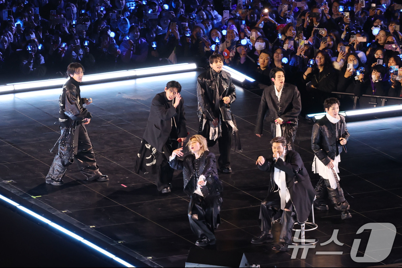(서울=뉴스1) 박지혜 기자 = 방탄소년단(BTS)이 21일 서울 광화문광장에서 컴백 기념 공연인 'BTS 컴백 라이브: 아리랑'을 펼치고 있다. 2026.3.21/뉴스1