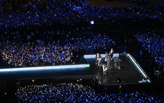 아미 앞에서 화려한 컴백쇼 펼치는 BTS