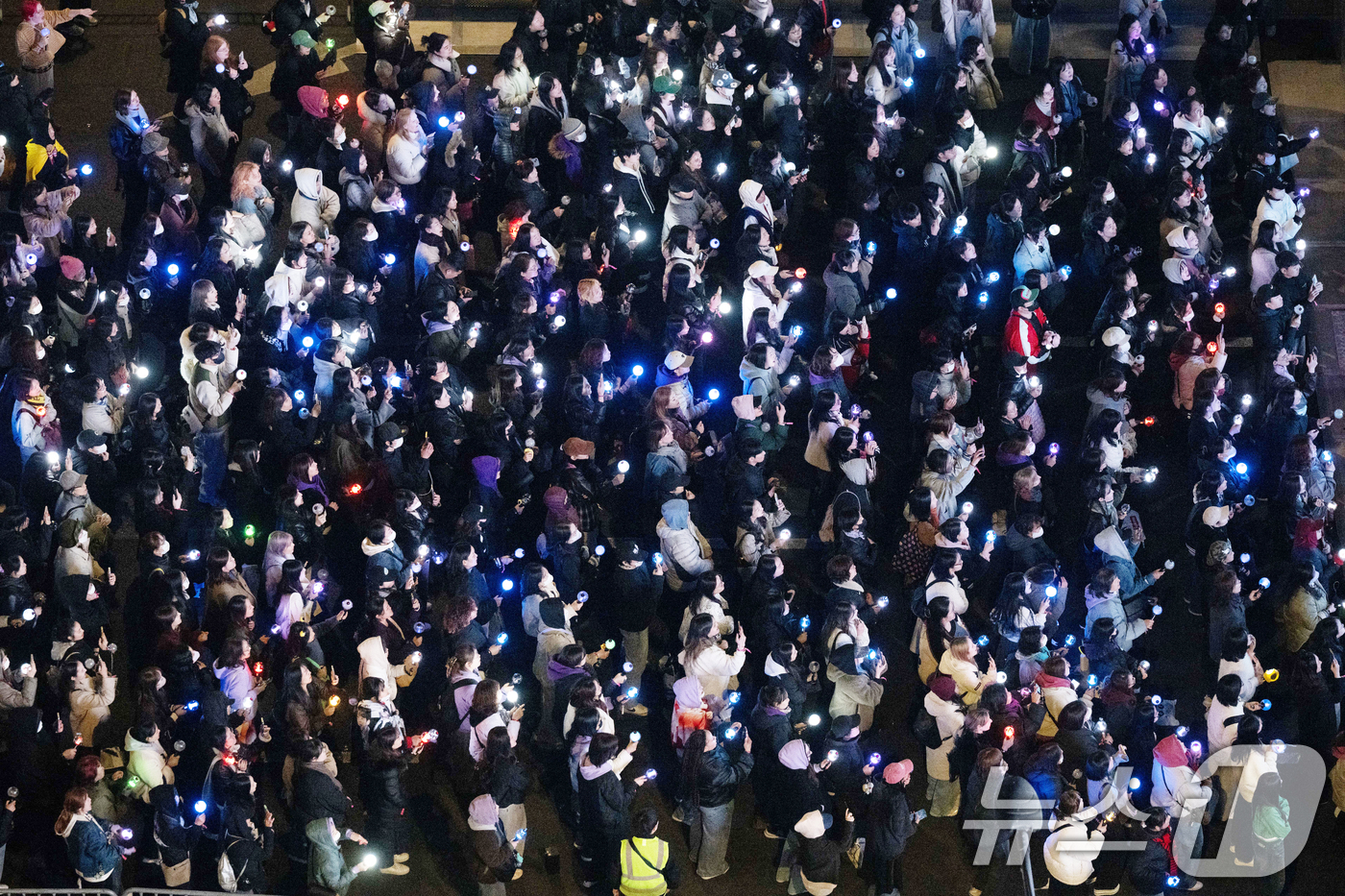 (서울=뉴스1) 사진공동취재단 = 3년 9개월 만에 완전체로 복귀하는 방탄소년단(BTS)의 'BTS 컴백 라이브: ARIRANG' 공연이 21일 서울 광화문광장 일대에서 펼쳐지는 …