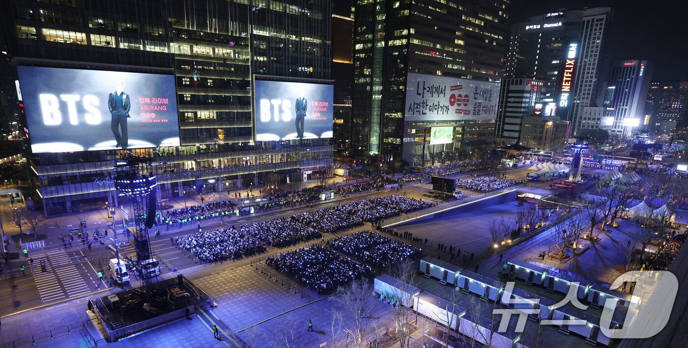 본문 이미지 - 21일 서울 종로구 광화문광장에서 BTS 컴백 라이브: 아리랑'(BTS THE COMEBACK LIVE | ARIRANG)이 열리고 있다. 2026.3.21 ⓒ 뉴스1 사진공동취재단