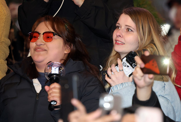 BTS 컴백 공연에 '무아지경'