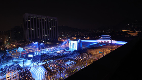 서울 한복판 밝힌 BTS 공연
