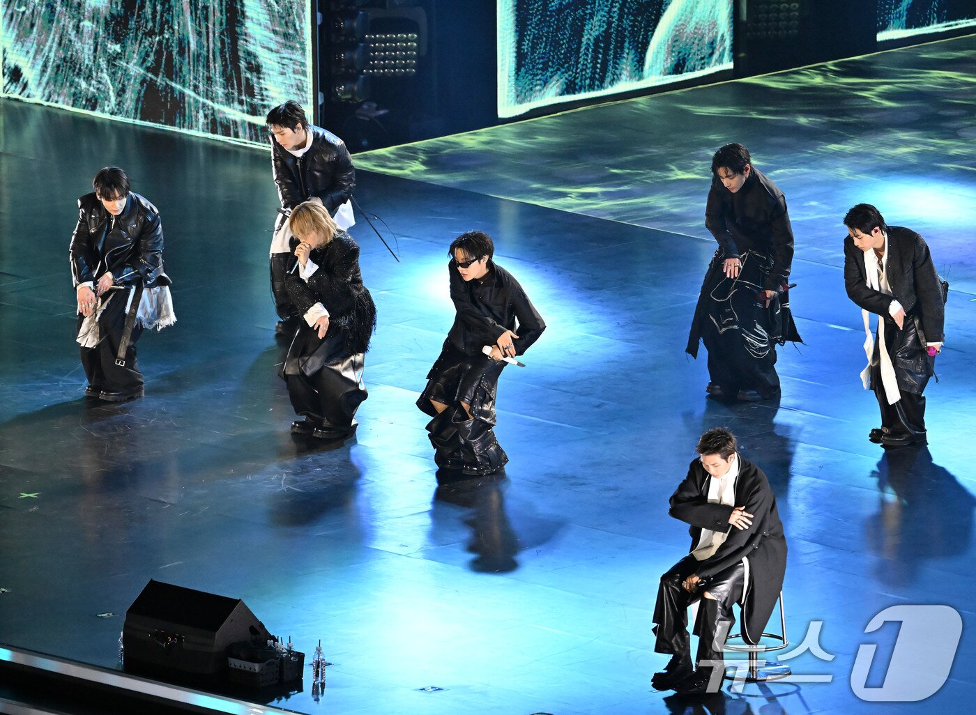 본문 이미지 - 방탄소년단(BTS)이 21일 서울 광화문광장에서 'BTS 컴백 라이브: 아리랑' 발매 기념 컴백 공연을 하고 있다. 2026.3.21 ⓒ 뉴스1 사진공동취재단