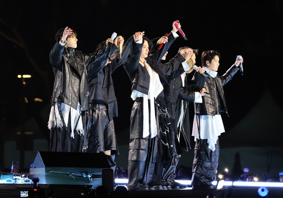 성공적인 컴백 무대 마친 BTS