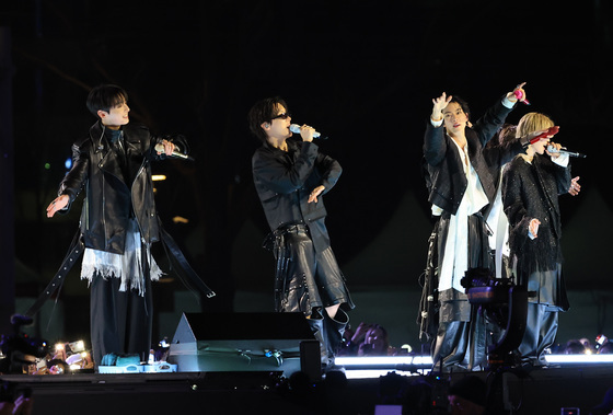 컴백 라이브 아리랑 선보이는 BTS