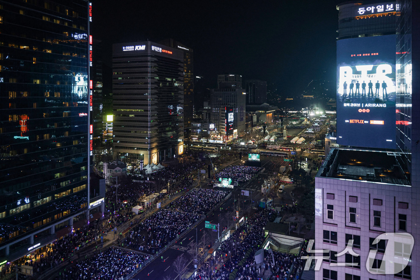 (서울=뉴스1) 사진공동취재단 = 방탄소년단(BTS)이 21일 서울 광화문광장에서 'BTS 컴백 라이브: 아리랑' 발매 기념 컴백 공연을 하고 있다. 2026.3.21/뉴스1