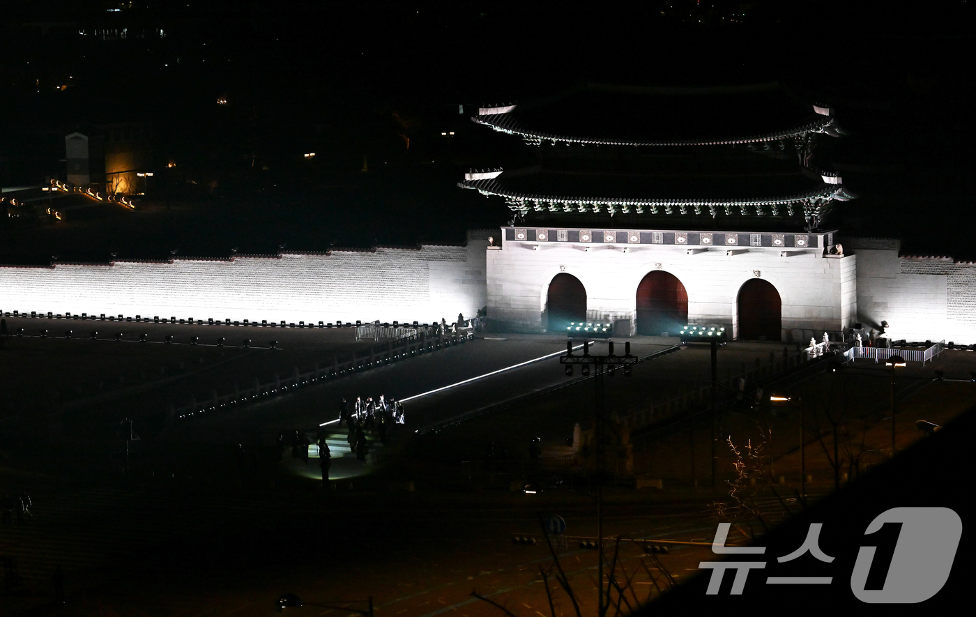 (서울=뉴스1) 사진공동취재단 = 그룹 방탄소년단(BTS)이 21일 서울 광화문 광장에서 무료 복귀 공연 'BTS 컴백 라이브: 아리랑'(BTS THE COMEBACK LIVE | …