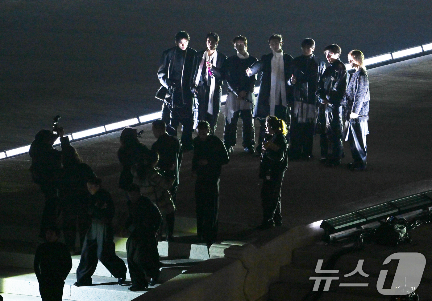 (서울=뉴스1) 사진공동취재단 = 그룹 방탄소년단(BTS)이 21일 서울 광화문 광장에서 무료 복귀 공연 'BTS 컴백 라이브: 아리랑'(BTS THE COMEBACK LIVE | …