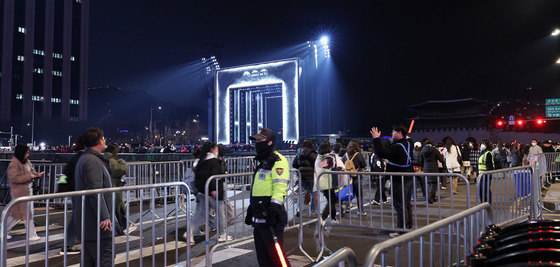 'BTS 공연 끝' 마지막 관객까지 안전하게