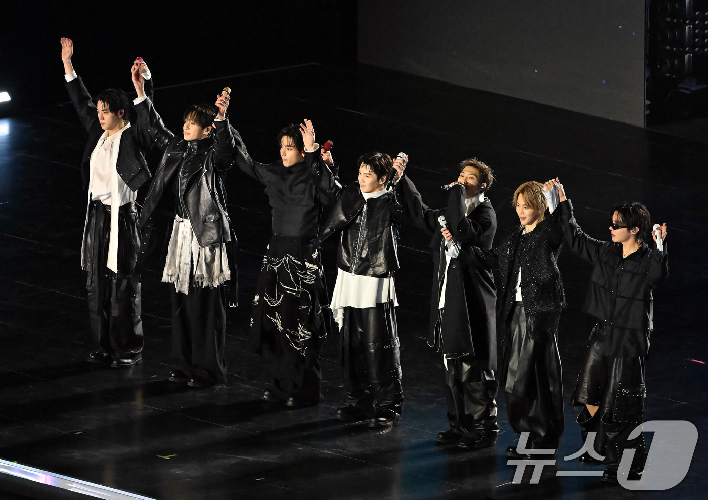 (서울=뉴스1) 사진공동취재단 = 방탄소년단(BTS)이 21일 서울 광화문광장에서 'BTS 컴백 라이브: 아리랑' 발매 기념 컴백 공연을 하고 있다. 2026.3.21/뉴스1