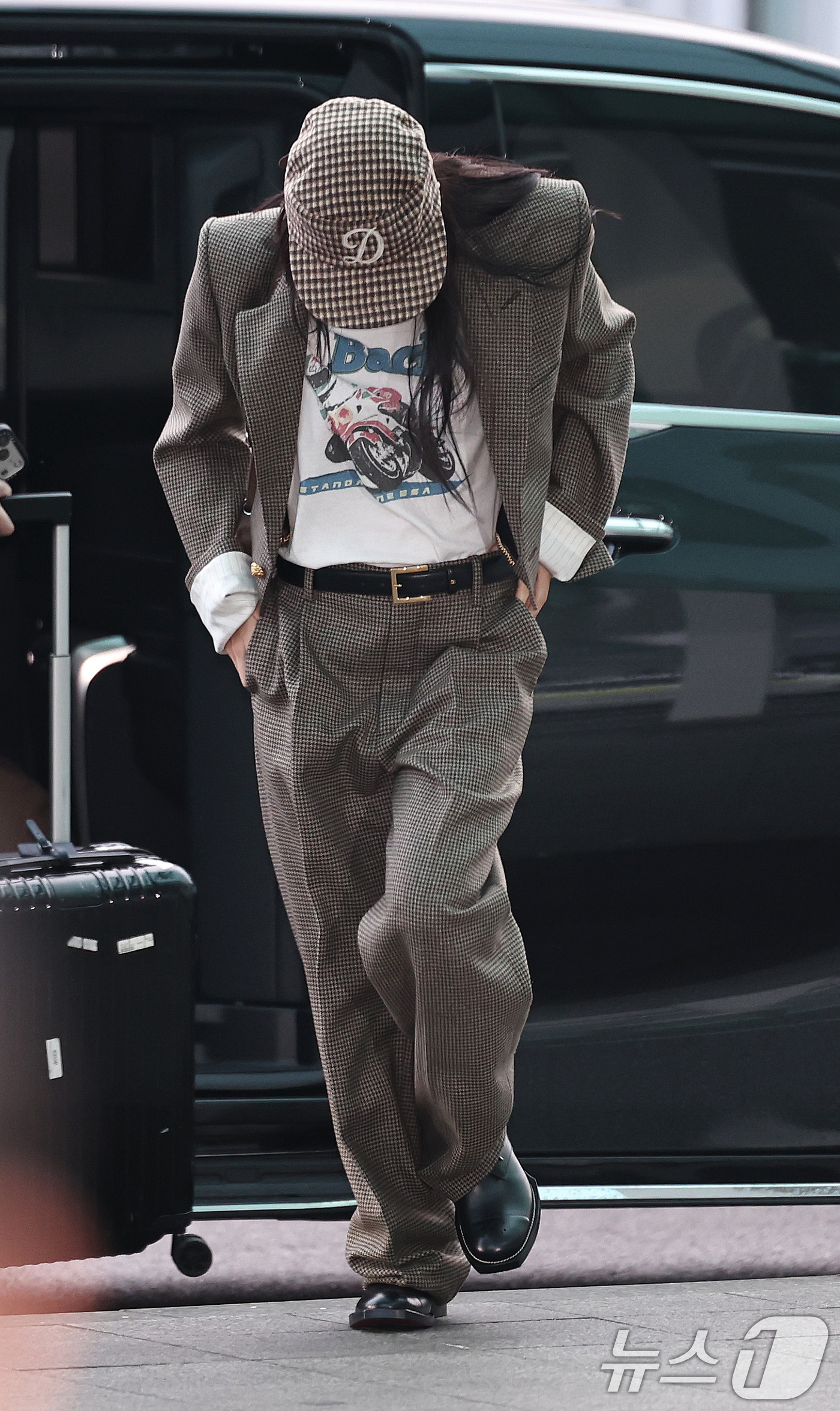 (인천공항=뉴스1) 구윤성 기자 = 블랙핑크 제니가 22일 오전 인천국제공항에서 해외 일정을 위해 홍콩으로 출국하고 있다. 2026.3.22/뉴스1