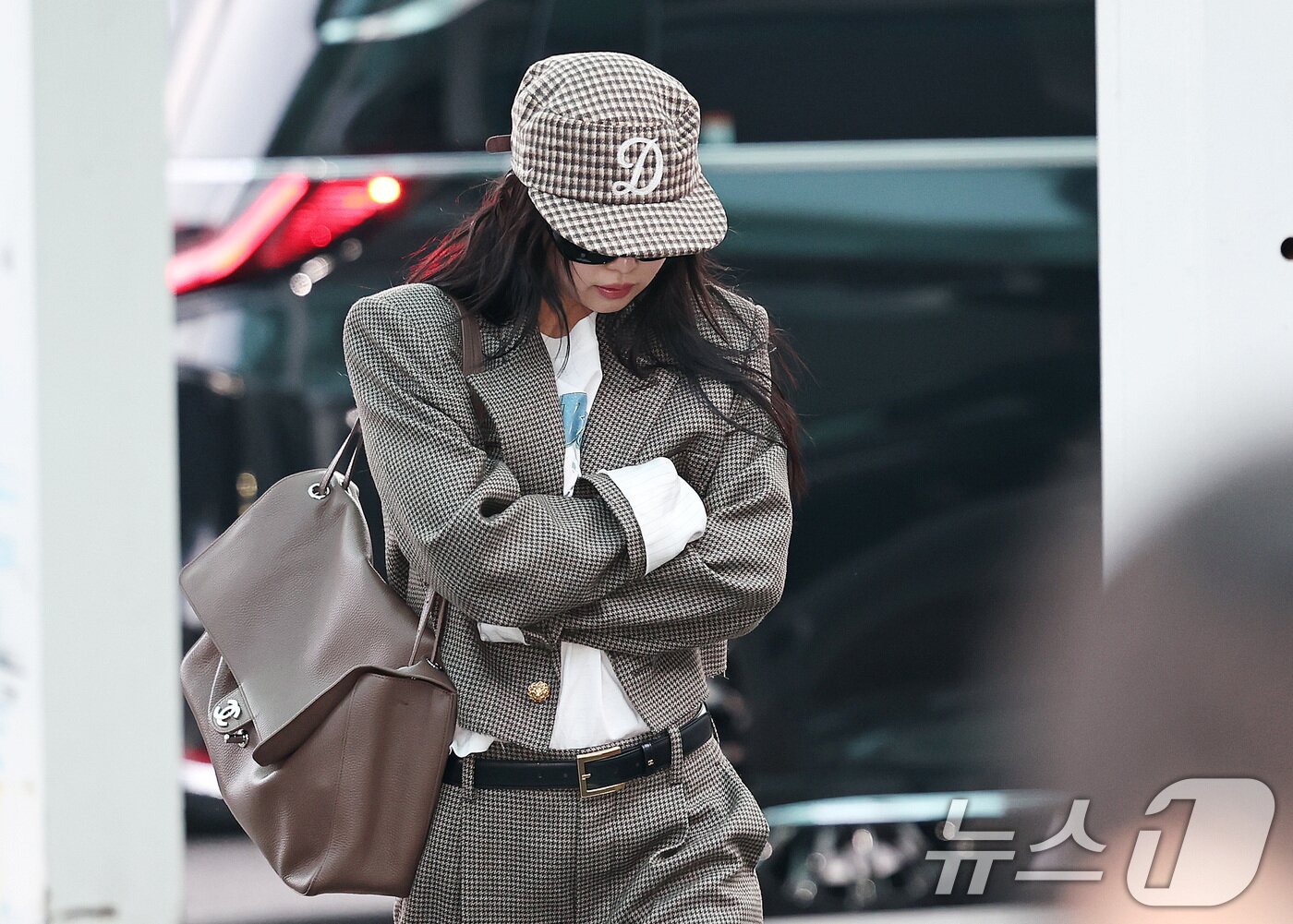 출국하는 제니 '추워요'