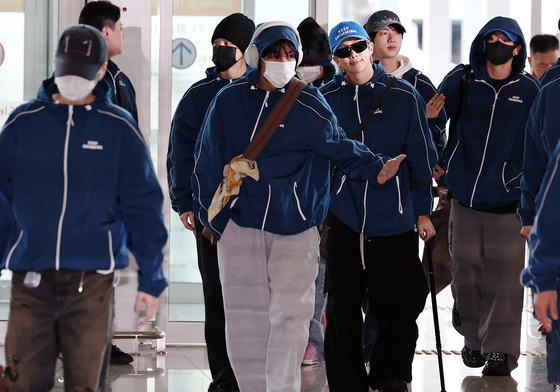 광화문 공연 마치고 출국하는 BTS