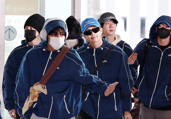 BTS, 광화문 공연 마치고 출국