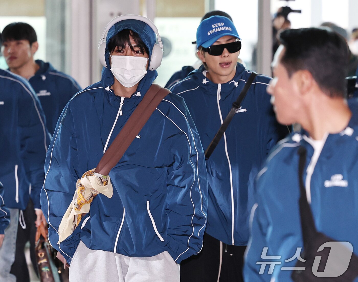 출국하는 BTS 뷔·RM
