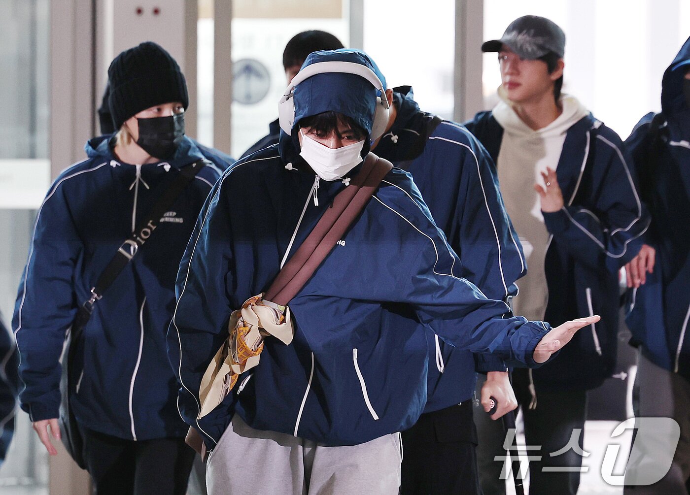 출국하는 BTS 뷔
