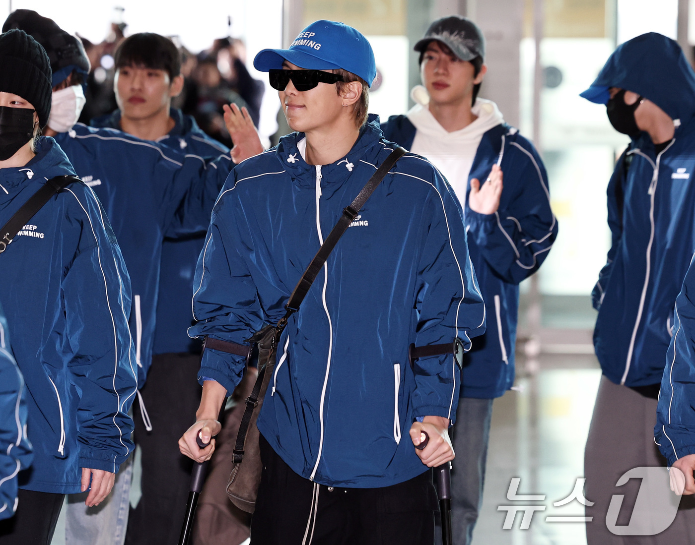 (인천공항=뉴스1) 구윤성 기자 = 그룹 방탄소년단(BTS)이 22일 오전 인천국제공항을 통해 미국 뉴욕으로 출국하고 있다. 2026.3.22/뉴스1