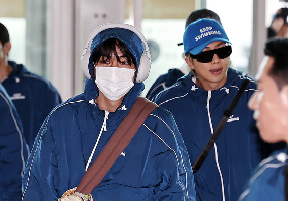 출국하는 뷔·RM