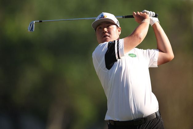 임성재, 부상 털고 4년 만의 우승 도전…PGA 발스파 챔피언십 3R 선두